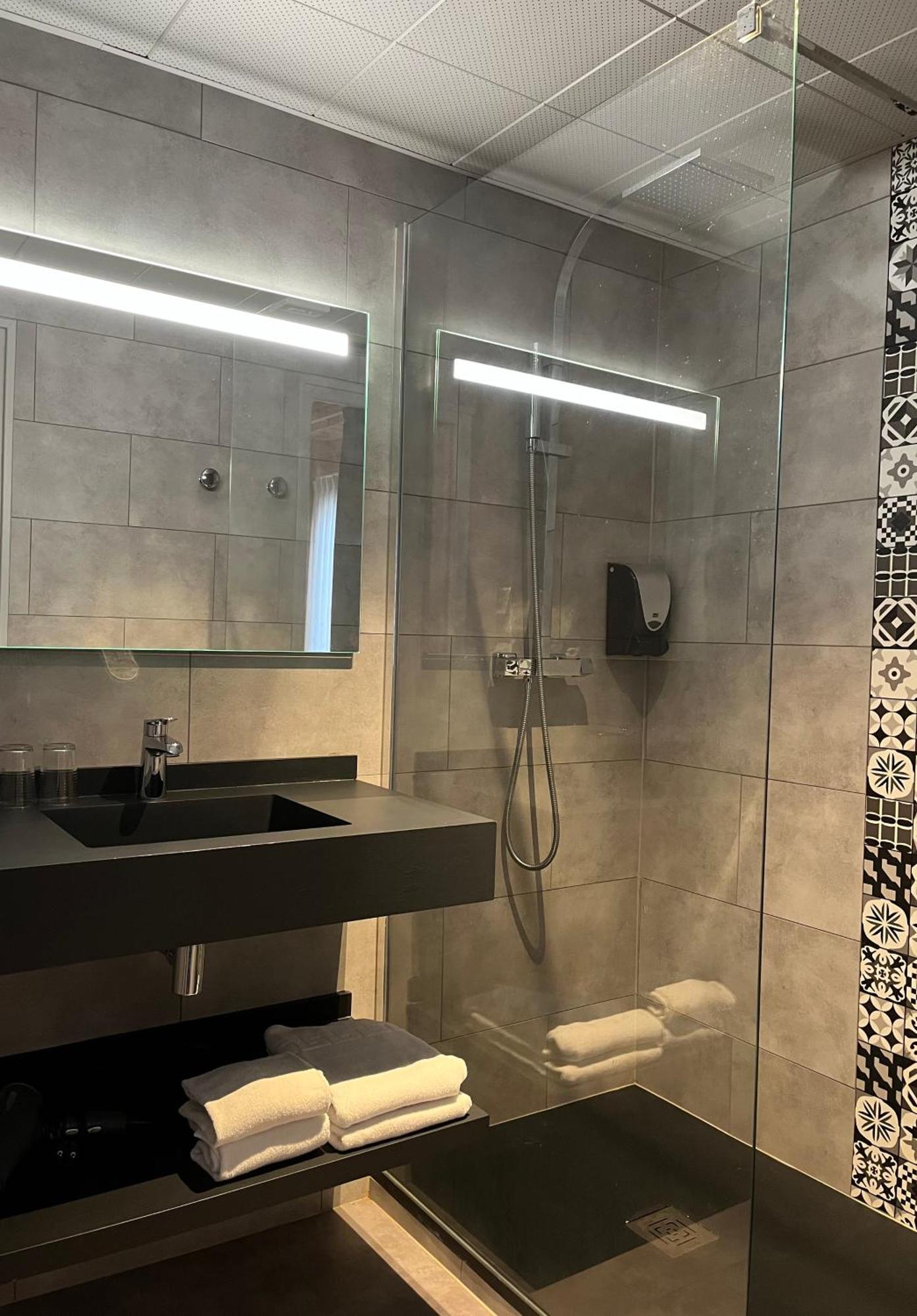 Le Sacca, Nouvelle Equipe Hotel